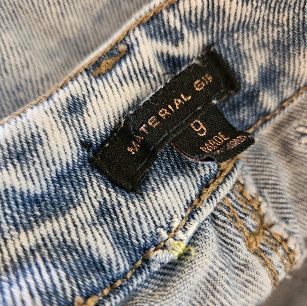 Material Girl Light Wash Distressed Floral Daisy Straight Leg Mom Jeans - Picture 7 of 7